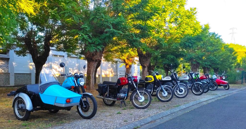 LOCARUSTICMOTO : LOCATION DE MOTOS ET SIDECARS DE COLLECTION A DES FINS TOURISTIQUES