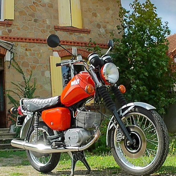 Moto MZ 125 ETZ à louer chez Locarusticmoto