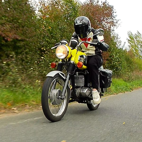 Moto MZ 125 TS à louer chez Locarusticmoto