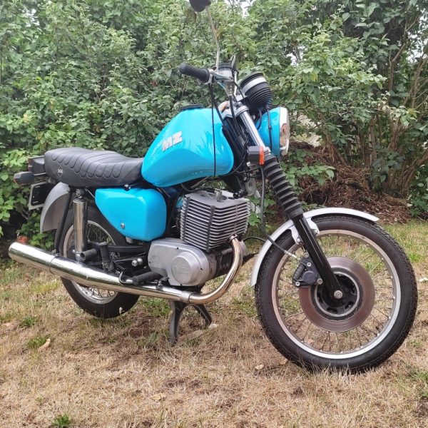 Moto dételée (idem 251 ETZ Vert), non dispo en location solo.