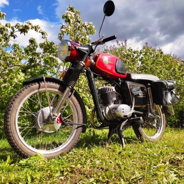 Moto MZ 125 ETS à louer chez Locarusticmoto