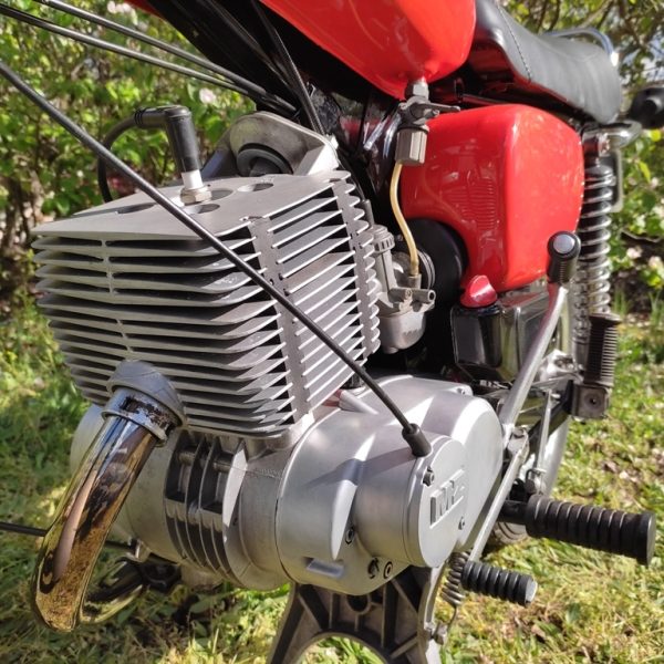 Moto MZ 125 ETZ à louer chez Locarusticmoto