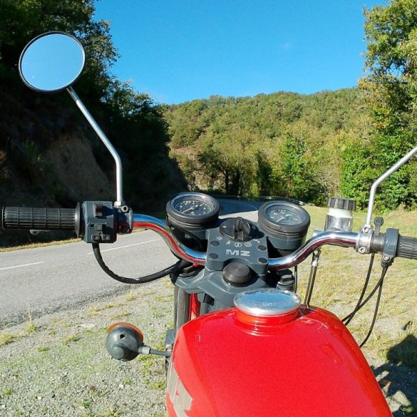 Moto MZ 125 ETZ à louer chez Locarusticmoto