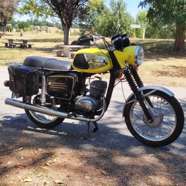 Moto MZ 125 TS à louer chez Locarusticmoto