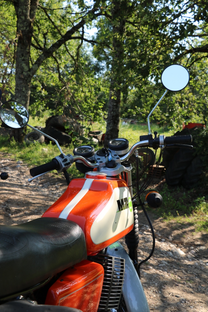 LOCARUSTICMOTO : LOCATION DE MOTOS ET SIDECARS DE COLLECTION A DES FINS TOURISTIQUES