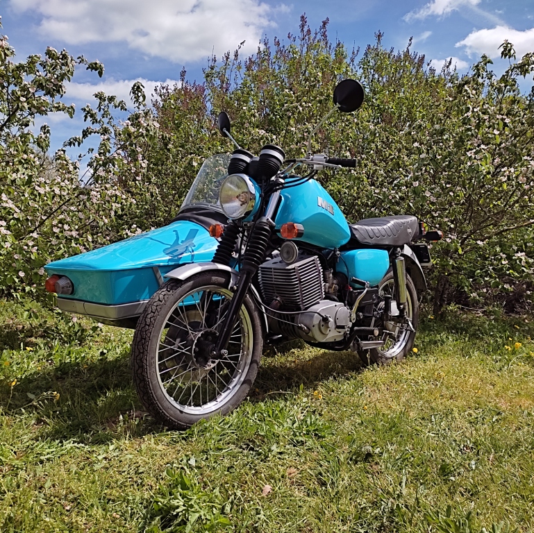 LOCARUSTICMOTO : LOCATION DE MOTOS ET SIDECARS DE COLLECTION A DES FINS TOURISTIQUES