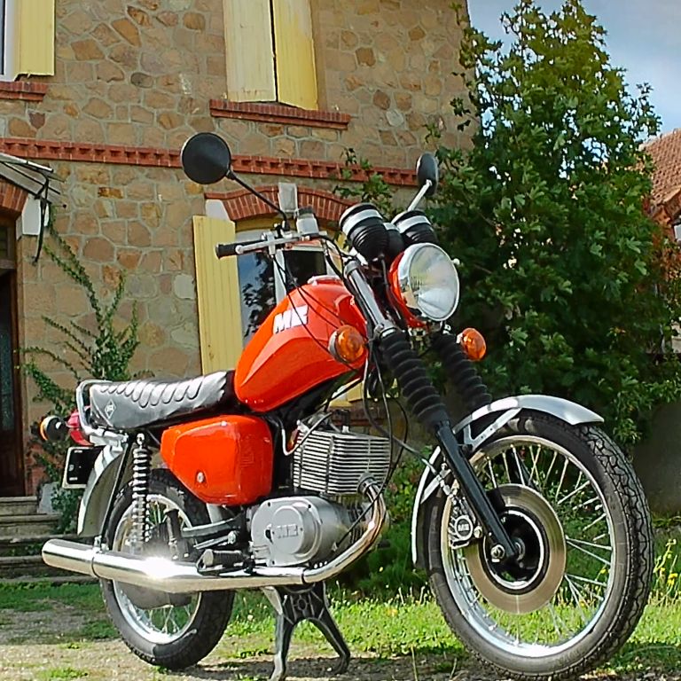 Moto MZ 125 ETZ à louer chez Locarusticmoto