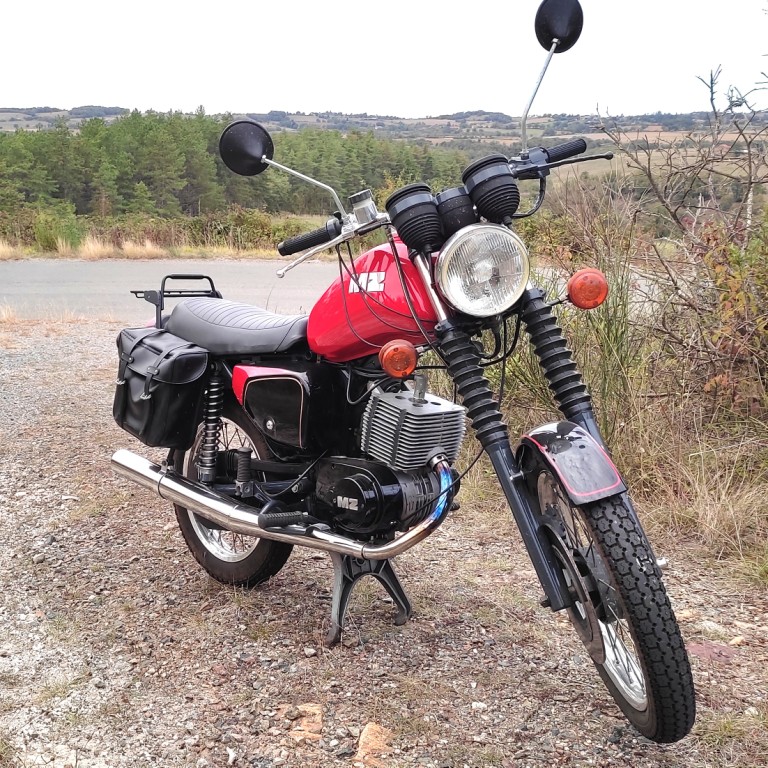 Moto MZ 125 ETZ à louer chez Locarusticmoto