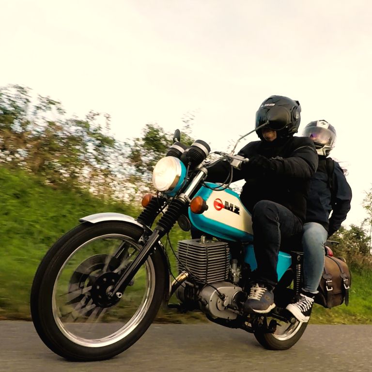 Moto MZ 250 ETZ à louer chez Locarusticmoto