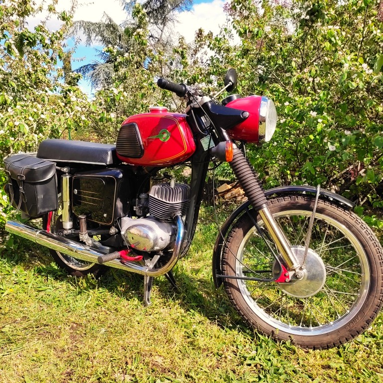 Moto MZ 125 ETS à louer chez Locarusticmoto