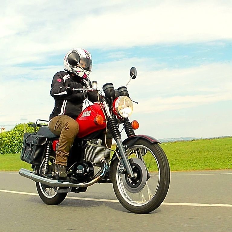 Moto MZ 125 ETZ à louer chez Locarusticmoto