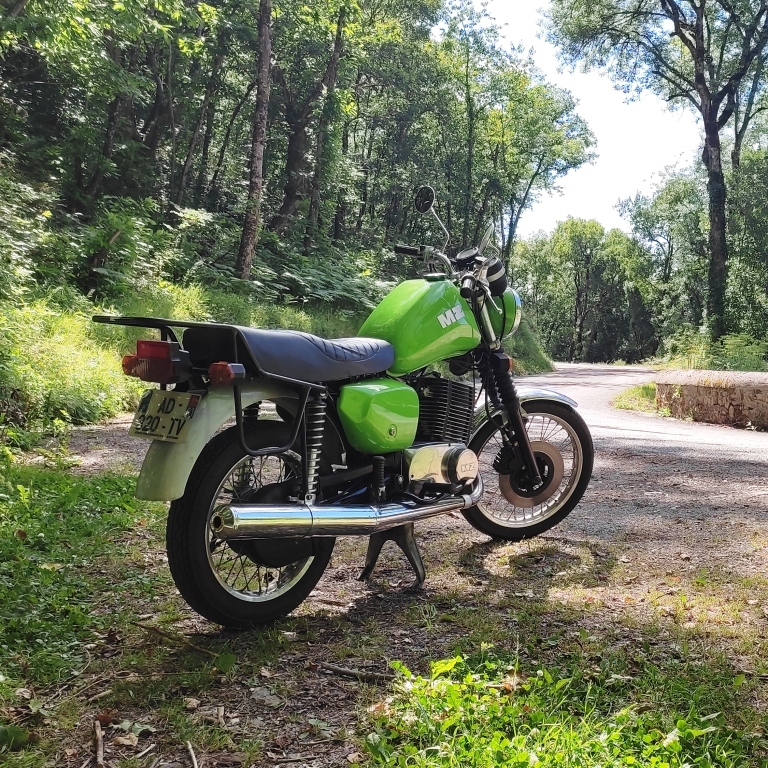 Moto MZ 251 ETZ à louer chez Locarusticmoto