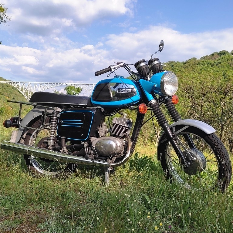 Moto MZ 125 TS à louer chez Locarusticmoto