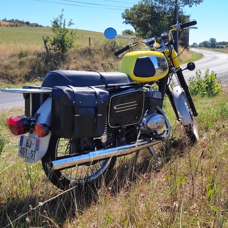 Moto MZ 125 TS à louer chez Locarusticmoto