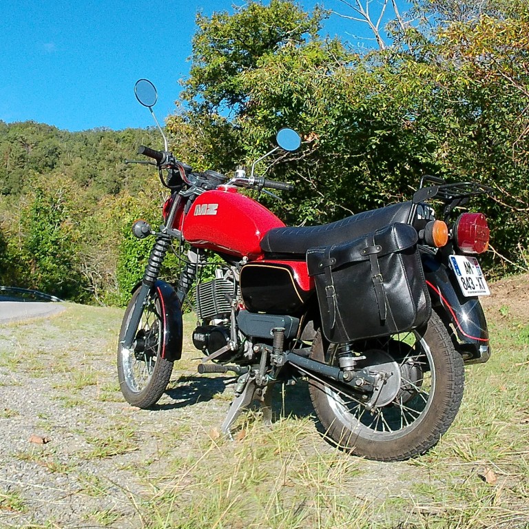 Moto MZ 125 ETZ à louer chez Locarusticmoto