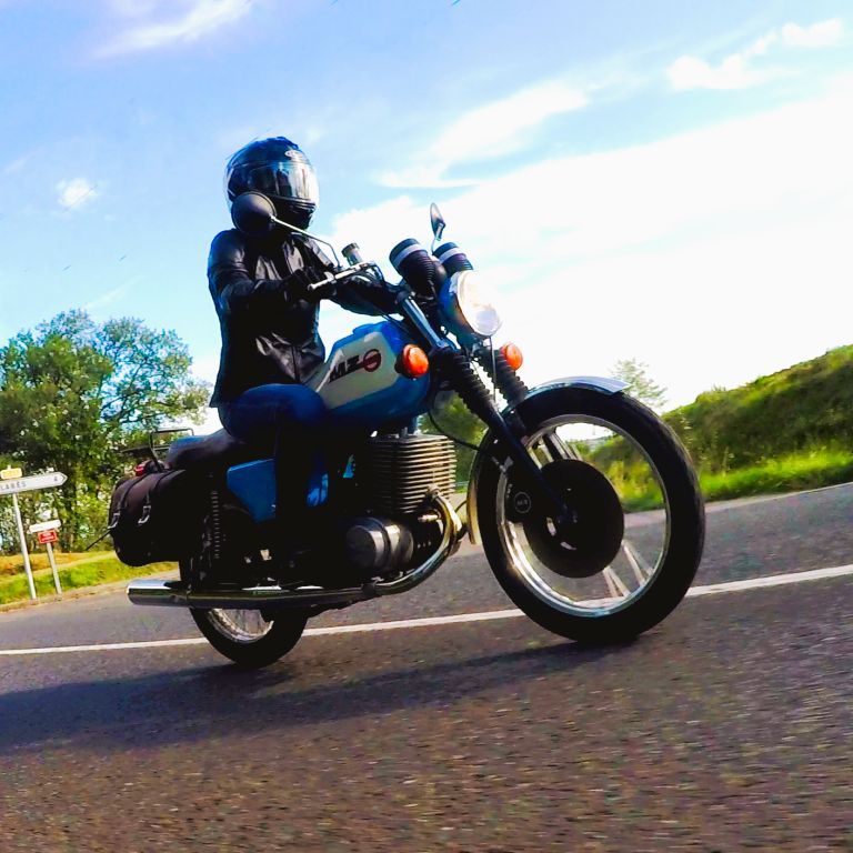 Moto MZ 250 ETZ à louer chez Locarusticmoto