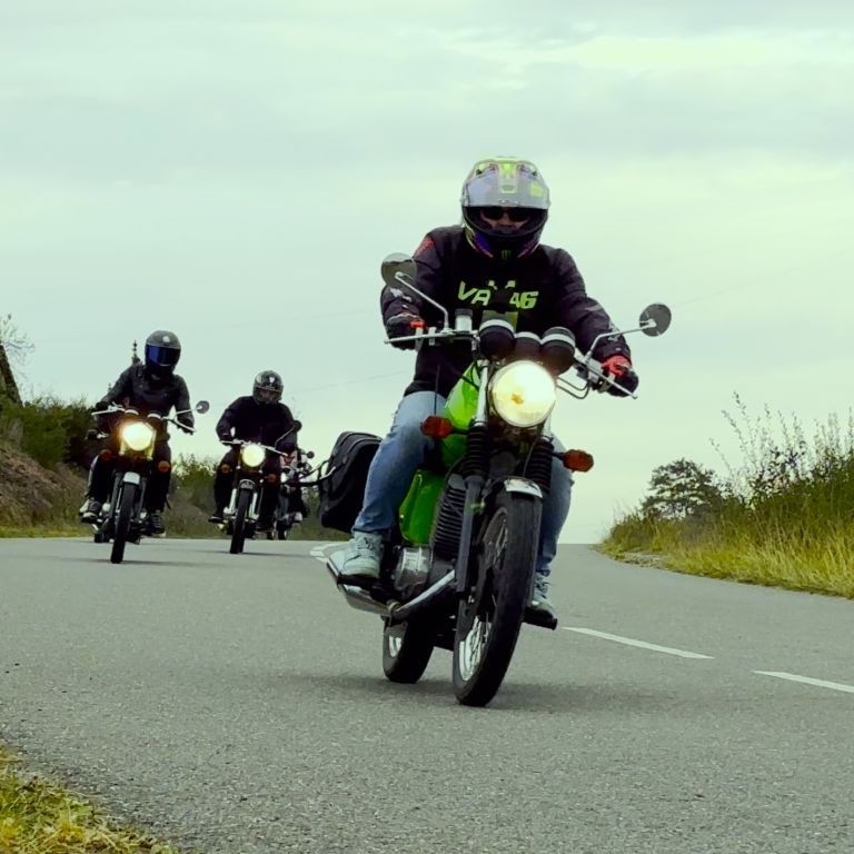 Moto MZ 251 ETZ à louer chez Locarusticmoto