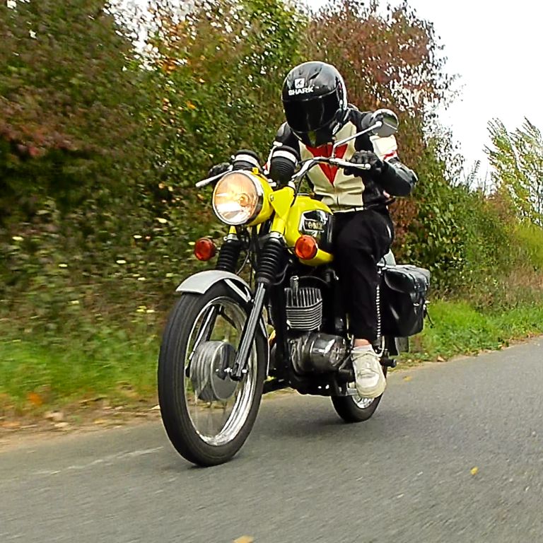 Moto MZ 125 TS à louer chez Locarusticmoto