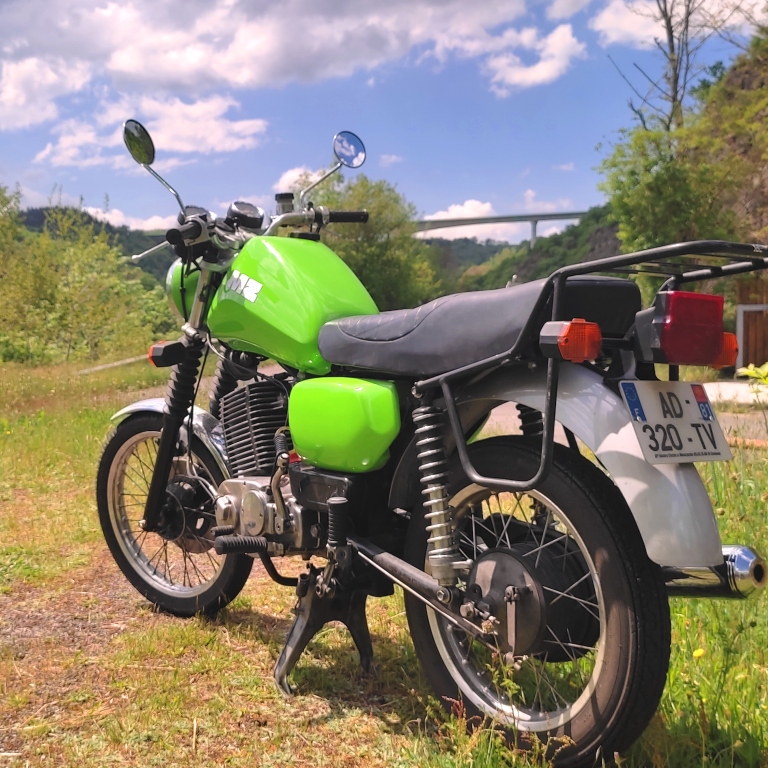 Moto MZ 251 ETZ à louer chez Locarusticmoto