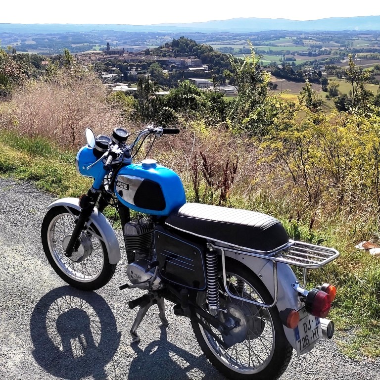 Moto MZ 125 TS à louer chez Locarusticmoto