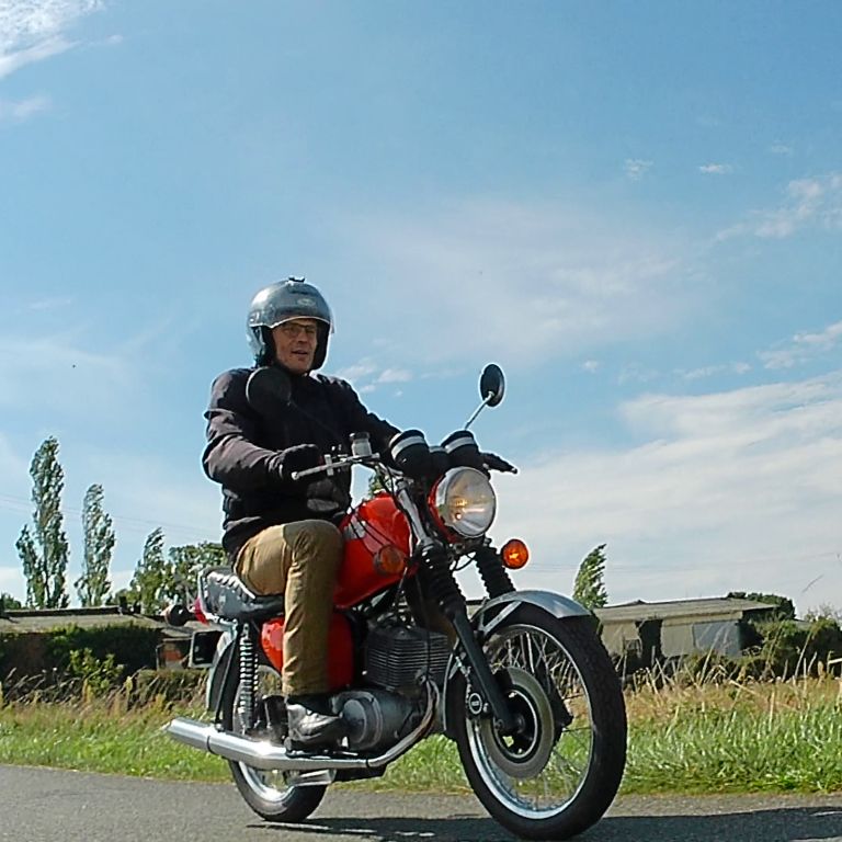 Moto MZ 125 ETZ à louer chez Locarusticmoto