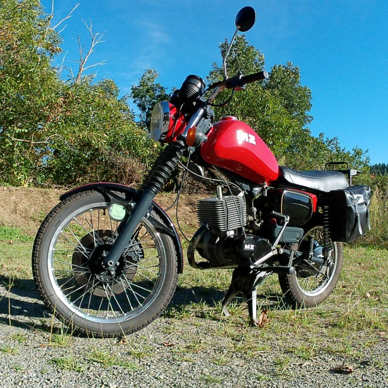 Moto MZ 125 ETZ à louer chez Locarusticmoto