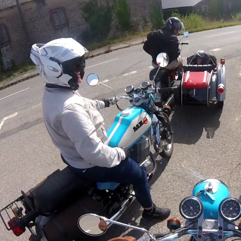 Moto MZ 250 ETZ à louer chez Locarusticmoto