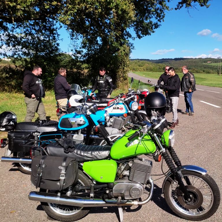 Moto MZ 251 ETZ à louer chez Locarusticmoto