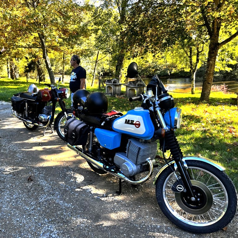 Moto MZ 250 ETZ à louer chez Locarusticmoto