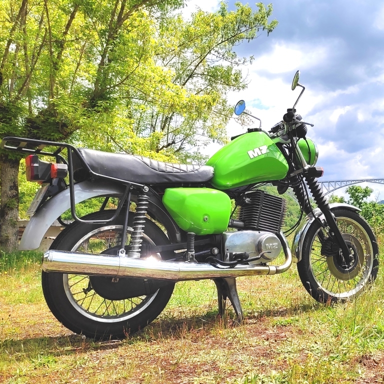 Moto MZ 251 ETZ à louer chez Locarusticmoto