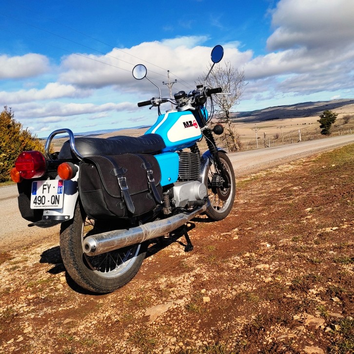 Moto MZ 250 ETZ à louer chez Locarusticmoto